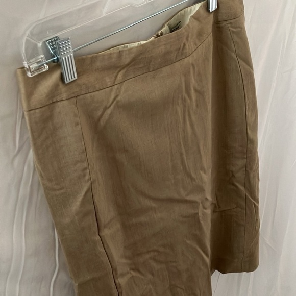 Banana Republic: Tan, Stretch Skirt- back zip with back slit- office staple- 10 - Picture 4 of 9